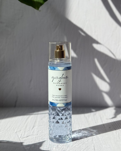 بادی میست زنانه Gingham از برند Bath & Body Works با رایحه گلفام و میوهای ملایم، حجم ۲۳۶ میلیلیتر
