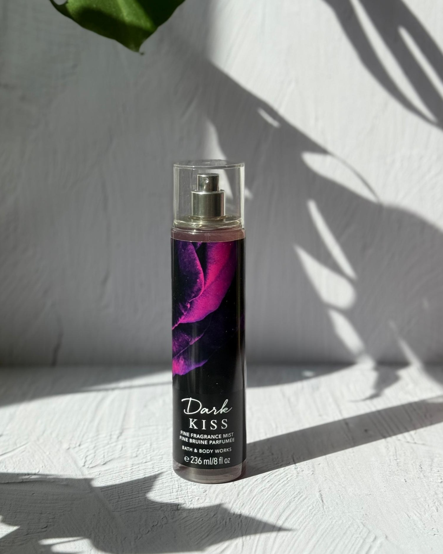 بادی میست زنانه Dark Kiss از Bath & Body Works با رایحه گرم، شیرین و اغواگر، حجم ۲۳۶ میلی‌لیتر
